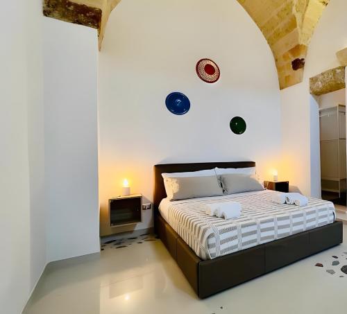 Un pat sau paturi într-o cameră la Nuvò-Lux e Spa