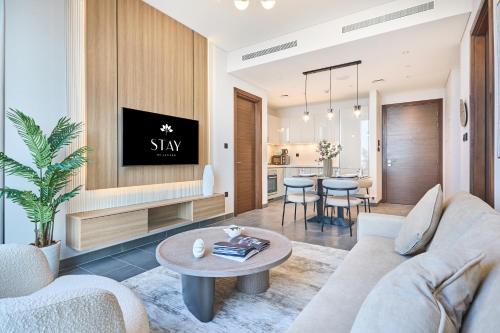 STAY BY LATINEM Luxury 2BR Holiday Home CB 1313 Near Burj Khalifa