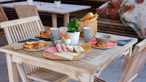 Jídlo v penzionu nebo okolí