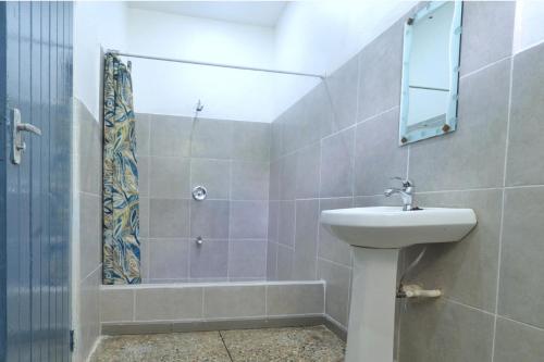 a bathroom with a shower and a sink and a mirror at 1 Bed Apartment - Wifi Parking Mountain Views in Scarborough