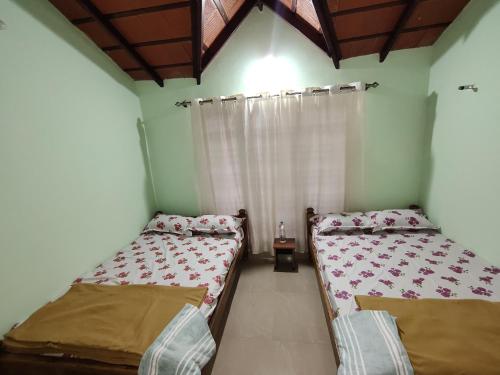 Ένα ή περισσότερα κρεβάτια σε δωμάτιο στο Himagni Homestay - Entire Villa