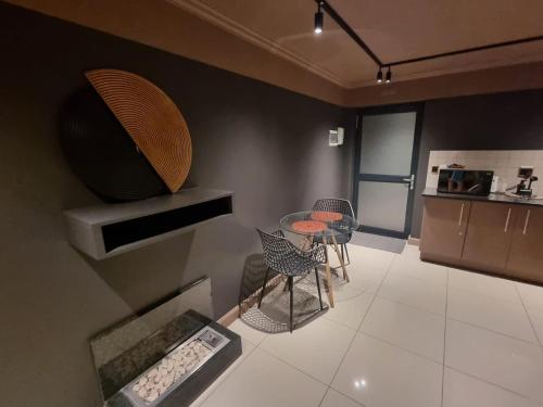 a kitchen with a table and chairs in a room at Oceans Deep at Lagoon Terrace - Knysna! in Knysna