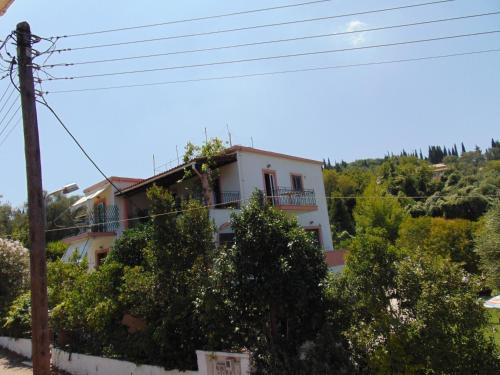 Το κτήριο όπου στεγάζεται  το ξενοδοχείο διαμερισμάτων