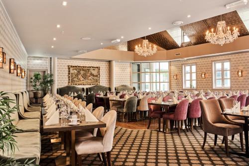 En restaurant eller et andet spisested på Fru Haugans Hotel