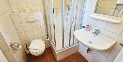 a bathroom with a shower and a toilet and a sink at Mollibahnhof - Heiligendamm Mollibahnhof Heiligendamm DZ 04 in Heiligendamm