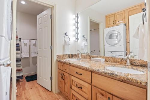 Ένα μπάνιο στο RMR: Mountain Ash 3 Condo in The AspensWilsonWY