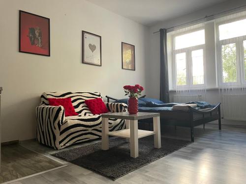 Tiffany Apartment in the City Center