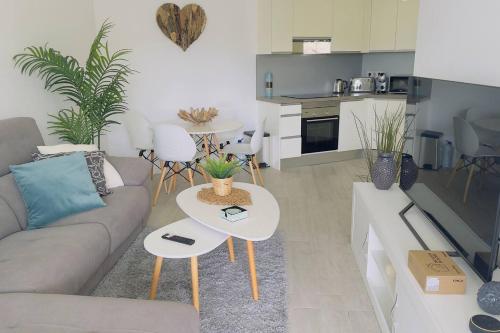 Nhà bếp/bếp nhỏ tại Ocean Garden Suite Sunrise View