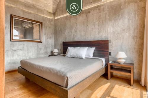 Postel nebo postele na pokoji v ubytování Luxury 1 BR Condo in Downtown - AC - Peaceful