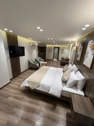 Lake Plaza Luxury Rooms