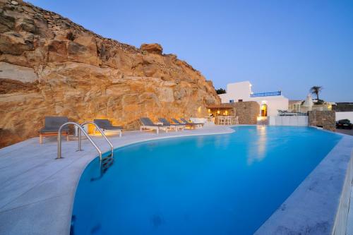 Bazén v ubytování Mykonos Beach Hotel nebo v jeho okolí