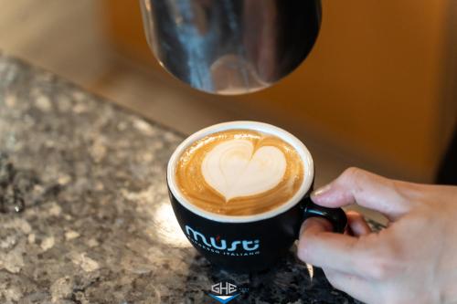 Příslušenství pro přípravu čaje a kávy v ubytování Grand Hotel Excelsior