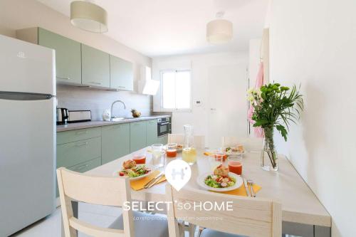 Billede fra billedgalleriet på SELECT'SO HOME - Résidence Le Poséidon - Mazet en Duplex - Prestations de qualité & Services Hôteliers - POS-G i Bormes-les-Mimosas