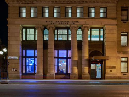a building with the first medical bank and trust company at 21c Museum Hotel Lexington in Lexington