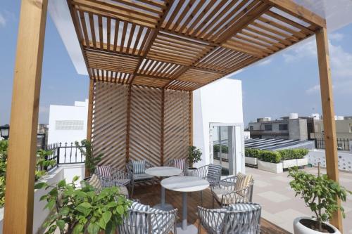 a patio with tables and chairs on a roof at Madhukar Vilas in Vrindāvan