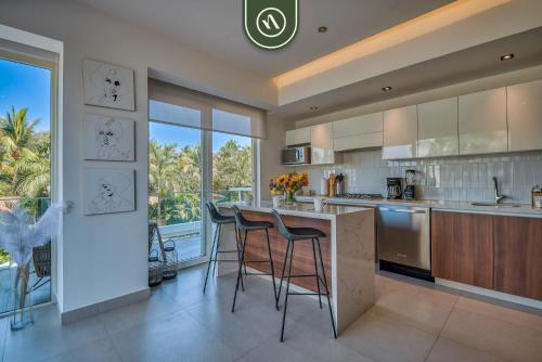 Fotografie z fotogalerie ubytování 2BR Condo with Rooftop Pool - 2 Min Walk to Beach v destinaci Bucerías