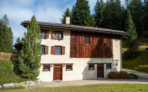 Charming ski-in ski-out mountain hut