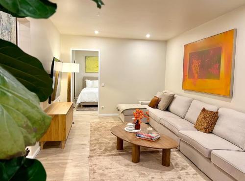 a living room with a couch and a coffee table at Luxury apartments in the city center - Berlin in Fellbach