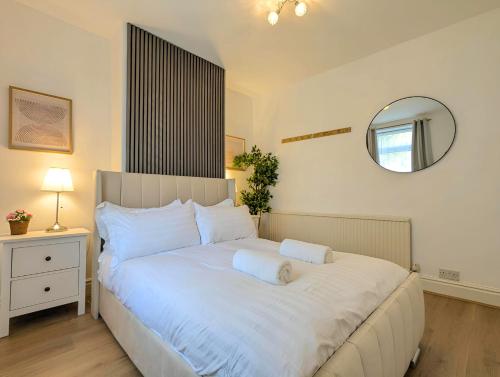 Charming 3-Bed Home Near Centre Free Parking photo 13
