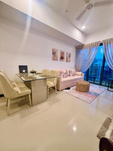 Trizen Colombo stylish high rise condo -Vistablu 32