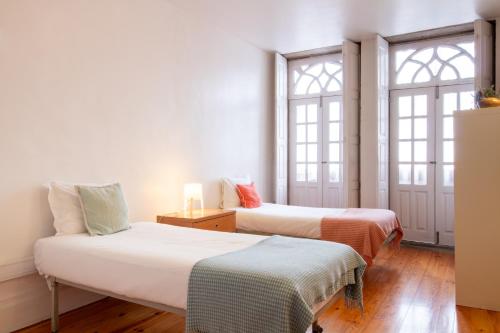 Porto 61 - Bright 2BR w/ Balcony by LovelyStay