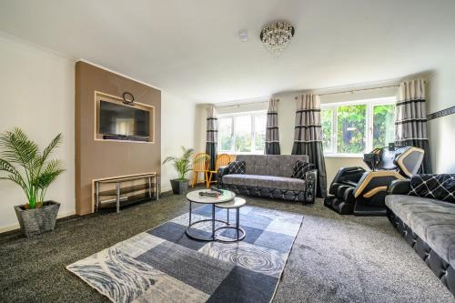 a living room with a couch and a table at *C.sani* Setup for your most relaxed & amazing stay + Free Parking + Free Fast WiFi * in Leeds