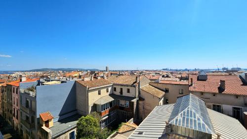 Charming One Bedroom Apartment with Panoramic City View