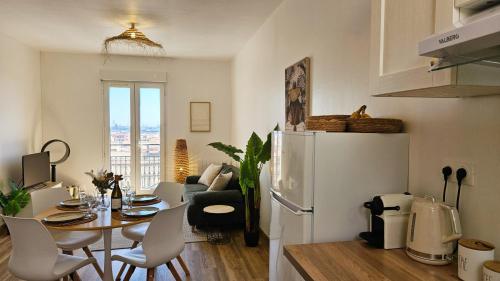 Charming One Bedroom Apartment with Panoramic City View