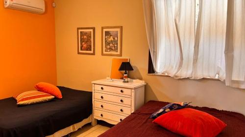 En eller flere senge i et værelse på Casa Sitio Região dos Lagos 1200m2 terreno- S Pedro DAldeia