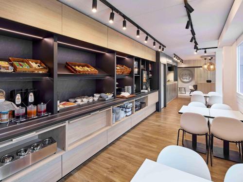 Η κουζίνα ή μικρή κουζίνα στο B&B HOTEL Köln-Porz