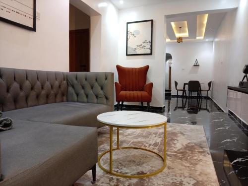 Χώρος καθιστικού στο Bextro Suites Magodo Phase 1 Cozy 2 Bedroom Apartment with Washing Machine