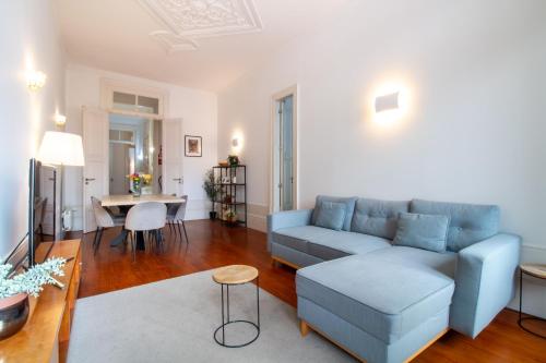 Aurora Heights Apartment by LovelyStay