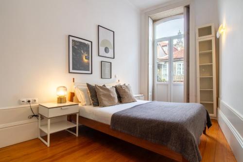 Aurora Heights Apartment by LovelyStay