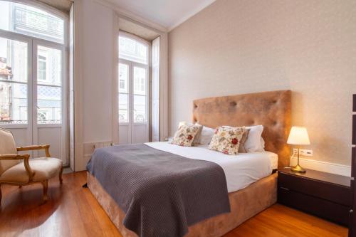 Aurora Heights Apartment by LovelyStay