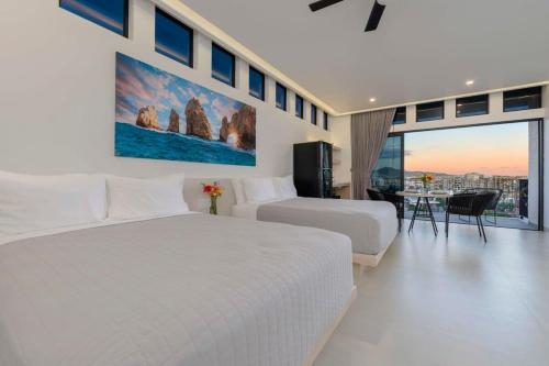 Postel nebo postele na pokoji v ubytování New 1BR Condo near Marina and Downtown - Pool