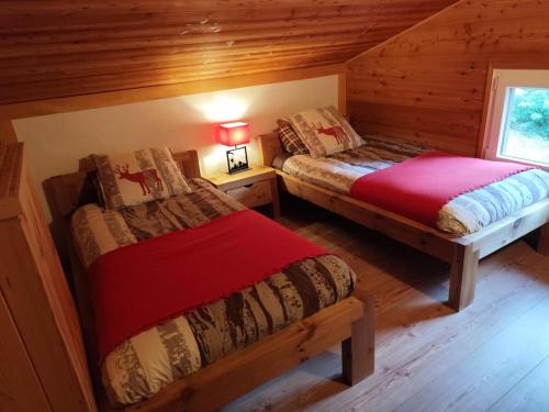 Ένα ή περισσότερα κρεβάτια σε δωμάτιο στο Chalet Beau-Site Anzère