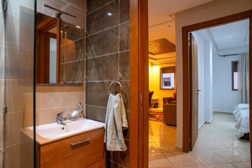 Ένα μπάνιο στο Cozy Vibes in the Heart of Ville Haute