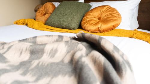 Katil atau katil-katil dalam bilik di Luxury Studio Apartment - Belfast - Dundonald