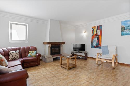 Charming and Calm House - 5 minutes from the Beach by car