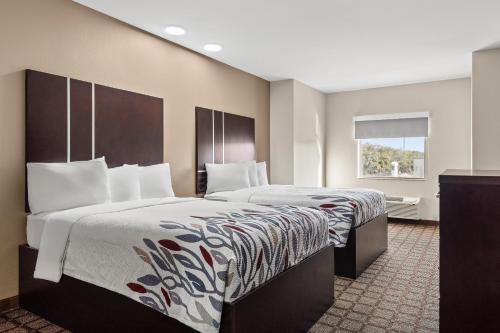 Postel nebo postele na pokoji v ubytování Red Roof Inn Baton Rouge