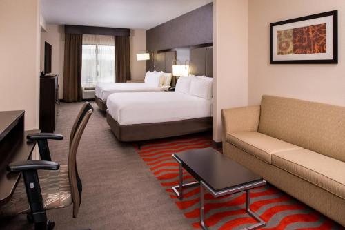 Postel nebo postele na pokoji v ubytování Holiday Inn Express & Suites Monroe by IHG