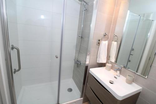 Koupelna v ubytování B002 Departamento con Hermosa Vista a Lago en Puerto Varas