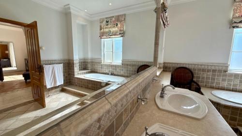 a large bathroom with a tub and a sink at Belinha - PINHEIROS ALTOS in Ludo