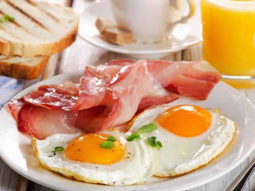 Opciones de desayuno para los huéspedes de Hasseröder Burghotel