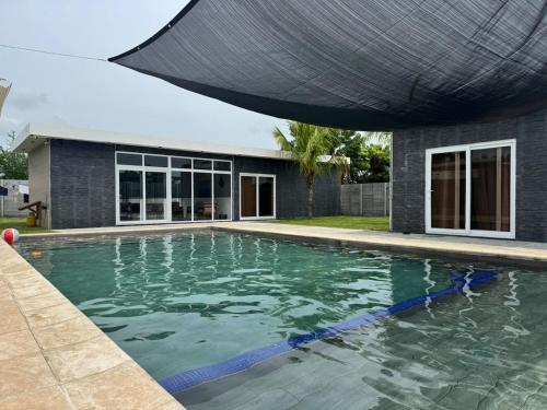 Πισίνα στο ή κοντά στο Villa Recinos