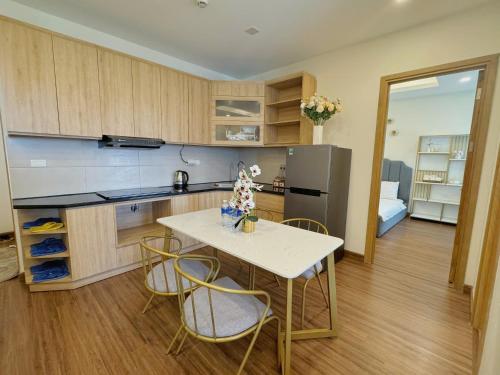 Η κουζίνα ή μικρή κουζίνα στο FLC Sea Tower - Kimi Apartment