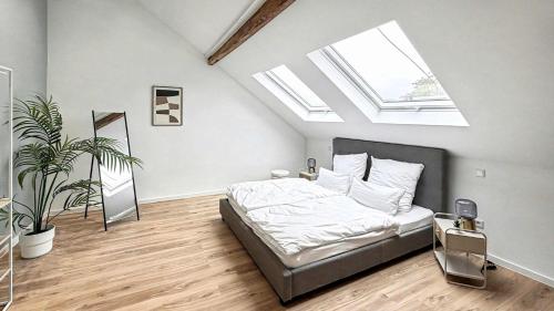 a bedroom with a bed and a skylight at Grosses Loft Apartment im Denkmal zentral in Krefeld in Krefeld
