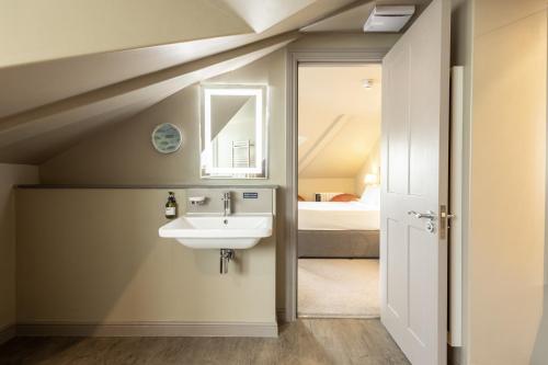 a bathroom with a sink and a mirror at Plas Weunydd in Blaenau-Ffestiniog