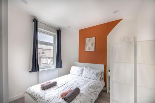 Postel nebo postele na pokoji v ubytování 3Bedroom 2 Bathroom House-Free Parking