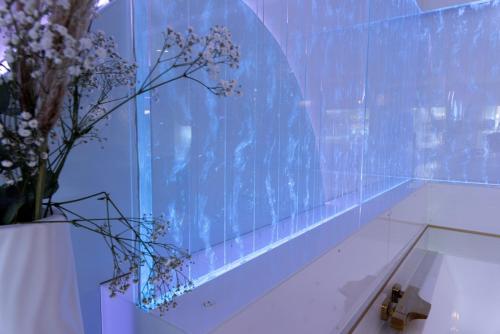 Imagen de la galería de Voyage au coeur des Nuages - Experience-Enigme-Jacuzzi- 20min Paris, en Savigny-sur-Orge